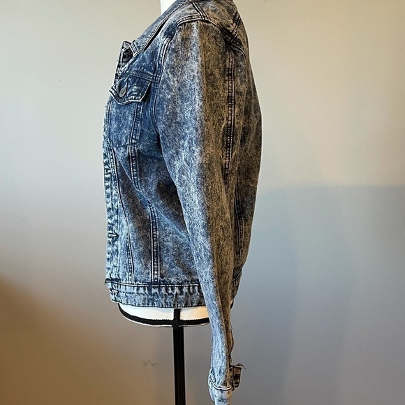 Liquor n Poker Jean jacket in a XSmall layer denim - Picture 5 of 10